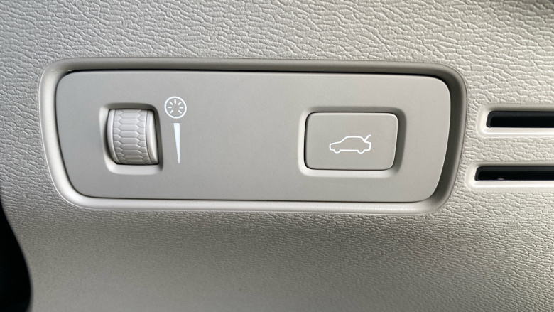 Volvo Xc40 2.0 B4P Inscription Pro 5dr Auto Petrol Estate